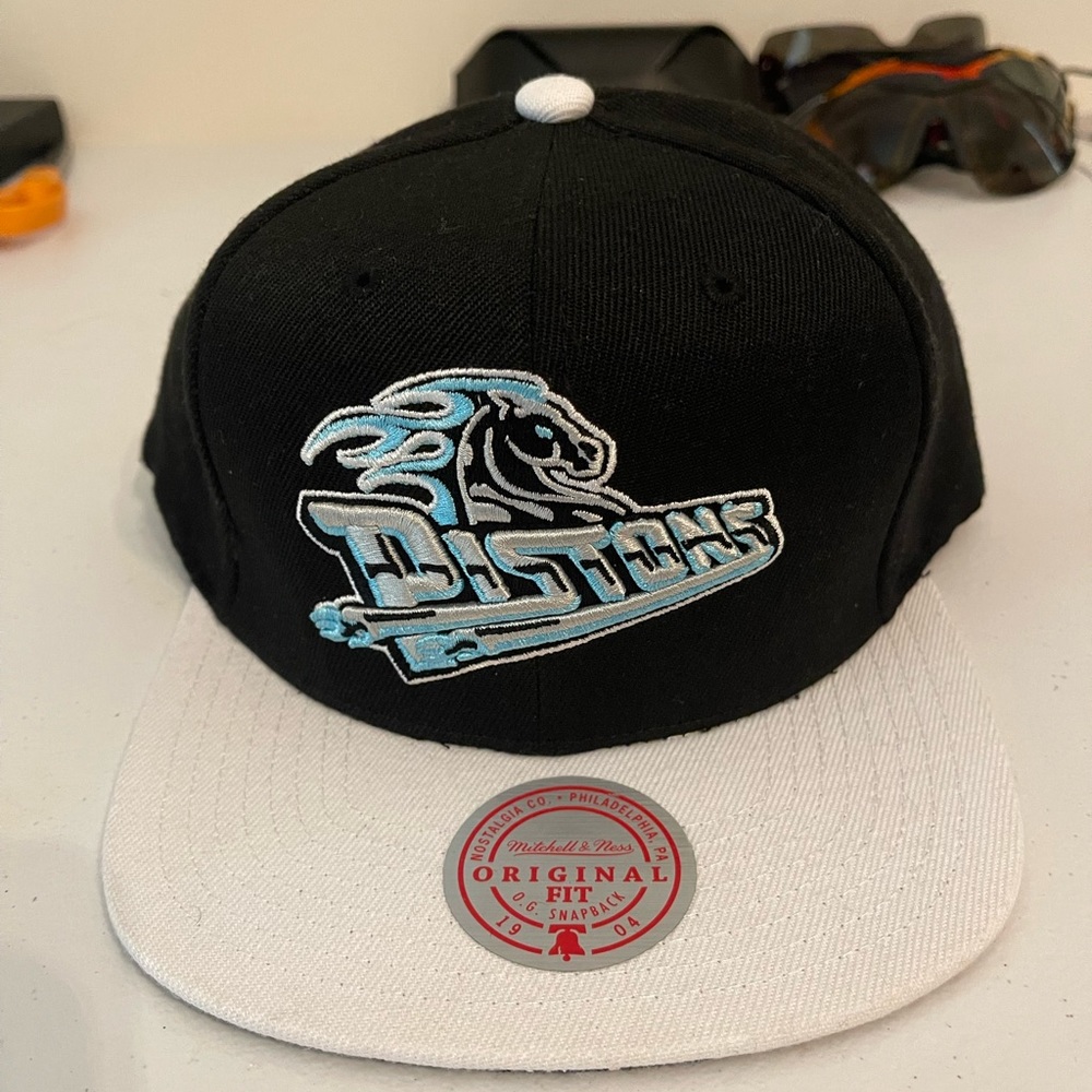 NWT Detroit Pistons Mitchell & Ness NBA Snapback Hat